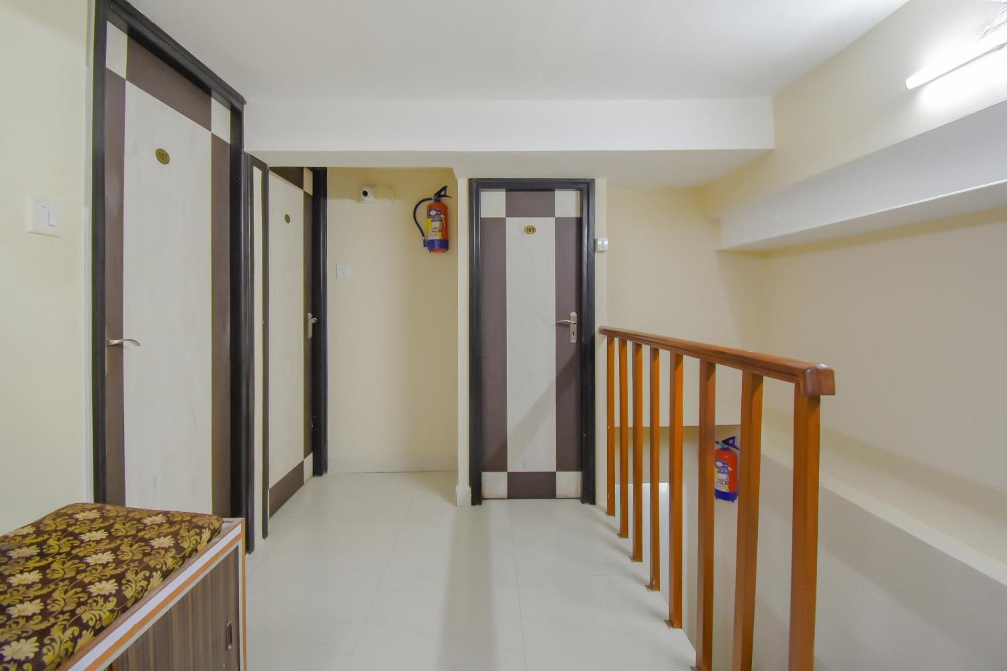 Hotel O Lindsay Inn Guest House Bara Bazar Exterior photo