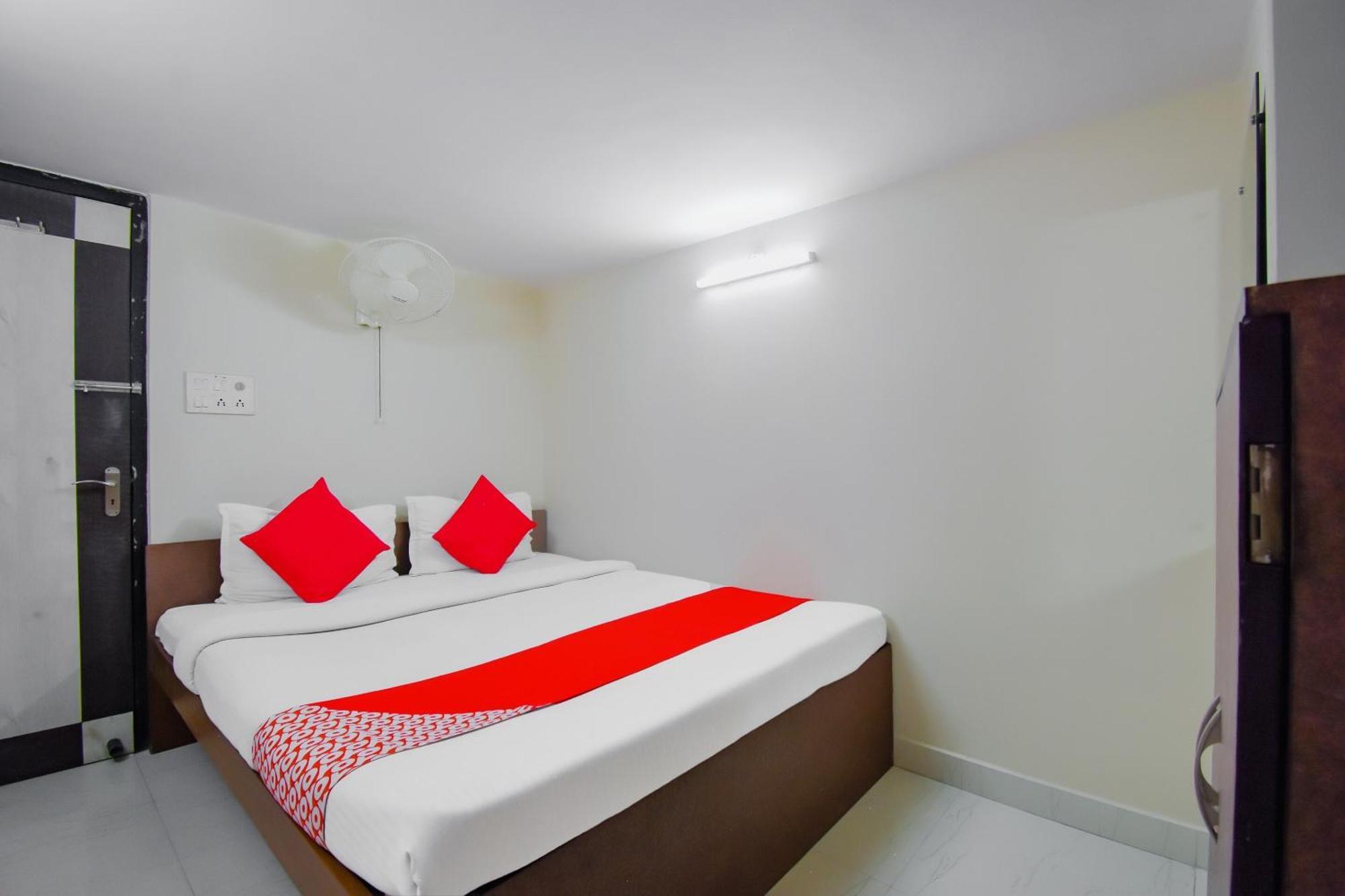 Hotel O Lindsay Inn Guest House Bara Bazar Exterior photo