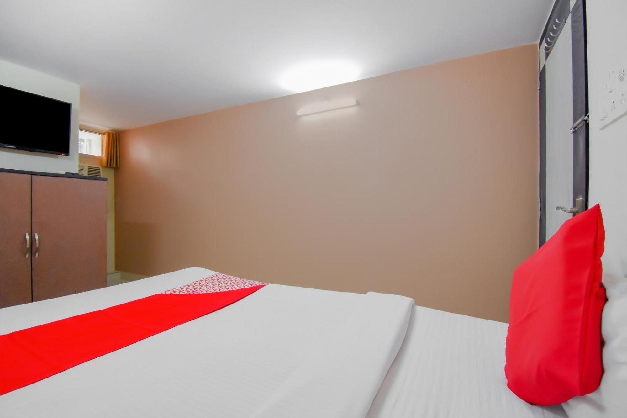 Hotel O Lindsay Inn Guest House Bara Bazar Exterior photo